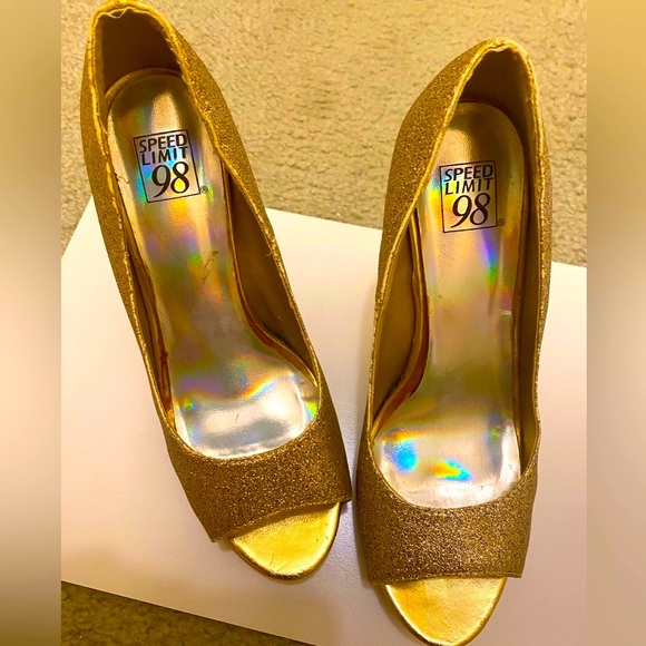 Shimmer Gold Stiletto size 8.5 M - Picture 7 of 7